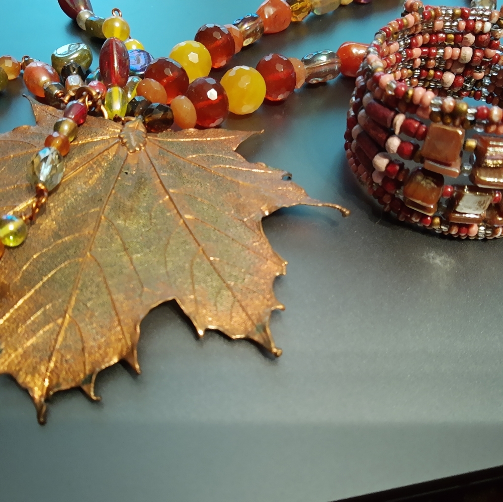 *NEW! PRICE DROP* NECKLACE AND BRACELET